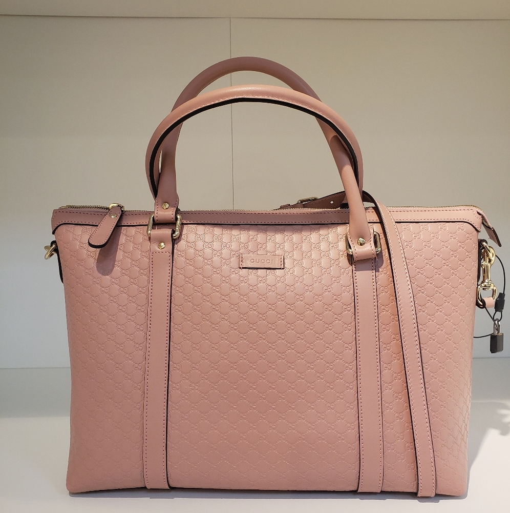 Brandnew Gucci Soft Pink Leather GG Guccissima Sig